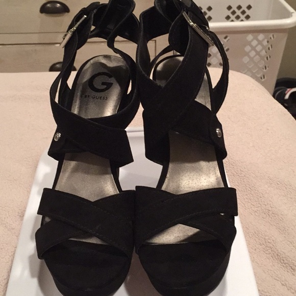 Guess Shoes - Woman’s black wedges